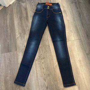 NWOT Auth Oxtreet Brazilian skinny butt lift jeans
